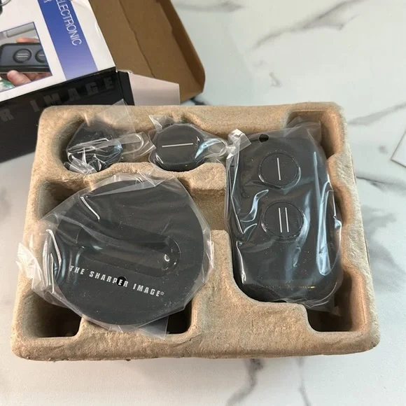 New-Sharper Image Key Finder with Black Design - Picture 11 of 11